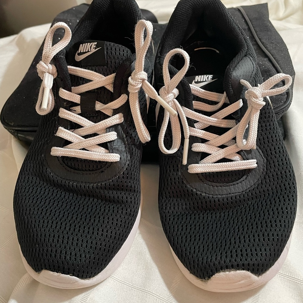 NIKE Women's Tanjun Zero Shoes
